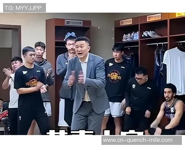 杜锋:没有被海哥严厉批评,新赛季要获得好成绩,然后一同高兴 杜锋:没有被海哥严厉批评,新赛季要获得好成绩,然后一同高兴